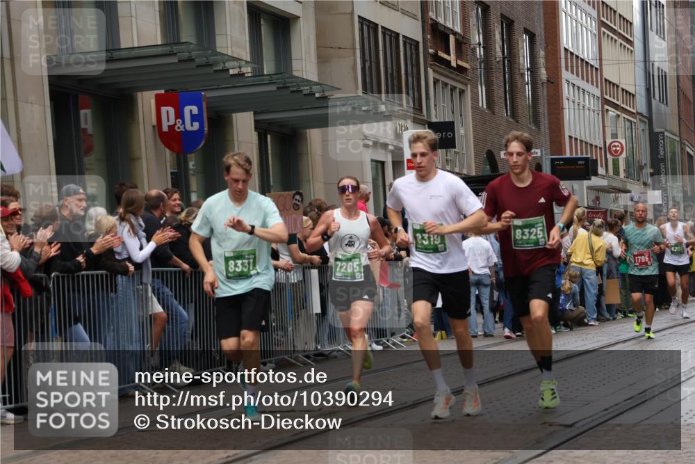 13.09.2026 - 21. swb-Marathon Bremen Strokosch-Dieckow http://msf.ph/oto/10390294 13.09.2026 13:02:41 Ziel 1381, 1862, 6918, 7265, 8319, 8325, 8331, 8756, 9200, 1795, 1850, 3609, 7841, 13237 meine-sportfotos.de