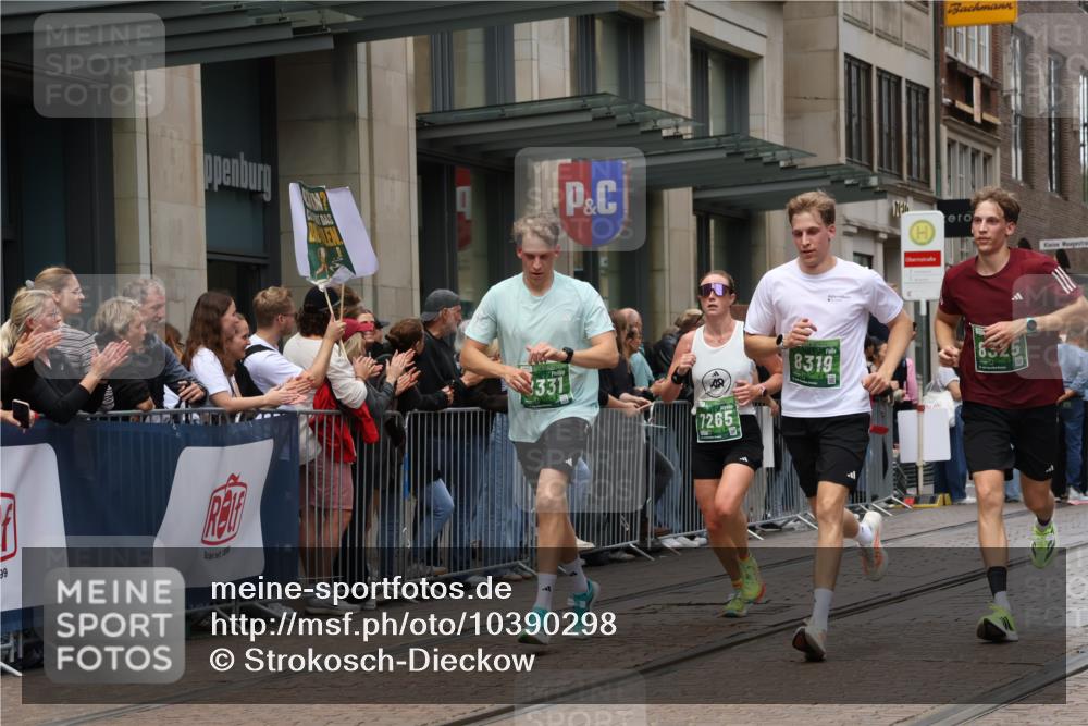 13.09.2026 - 21. swb-Marathon Bremen Strokosch-Dieckow http://msf.ph/oto/10390298 13.09.2026 13:02:42 Ziel 1381, 1862, 6918, 7265, 8319, 8325, 8331, 8756, 9200, 1795, 1850, 3609, 7841, 13237 meine-sportfotos.de