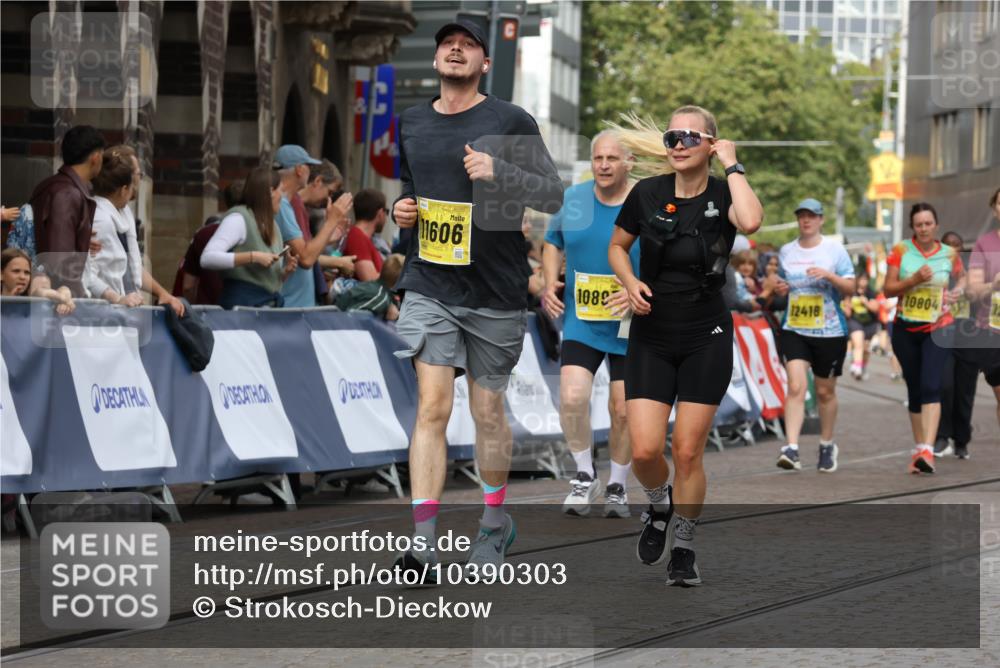 13.09.2026 - 21. swb-Marathon Bremen Strokosch-Dieckow http://msf.ph/oto/10390303 13.09.2026 11:13:03 Ziel 10354, 10483, 10743, 10874, 10875, 11090, 11657, 12234, 12423, 12497, 10804, 11048, 11357, 12393, 12418 meine-sportfotos.de