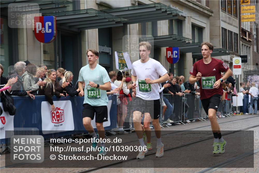 13.09.2026 - 21. swb-Marathon Bremen Strokosch-Dieckow http://msf.ph/oto/10390306 13.09.2026 13:02:42 Ziel 1381, 1862, 6918, 7265, 8319, 8325, 8331, 8756, 9200, 1795, 1850, 3609, 7841, 13237 meine-sportfotos.de