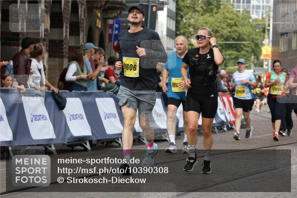 13.09.2026 - 21. swb-Marathon Bremen Strokosch-Dieckow http://msf.ph/oto/10390308 13.09.2026 11:13:04 Ziel 10354, 10483, 10743, 10874, 10875, 11090, 11657, 11671, 11832, 12234, 12423, 12497, 11048, 11357, 12393, 12418 meine-sportfotos.de