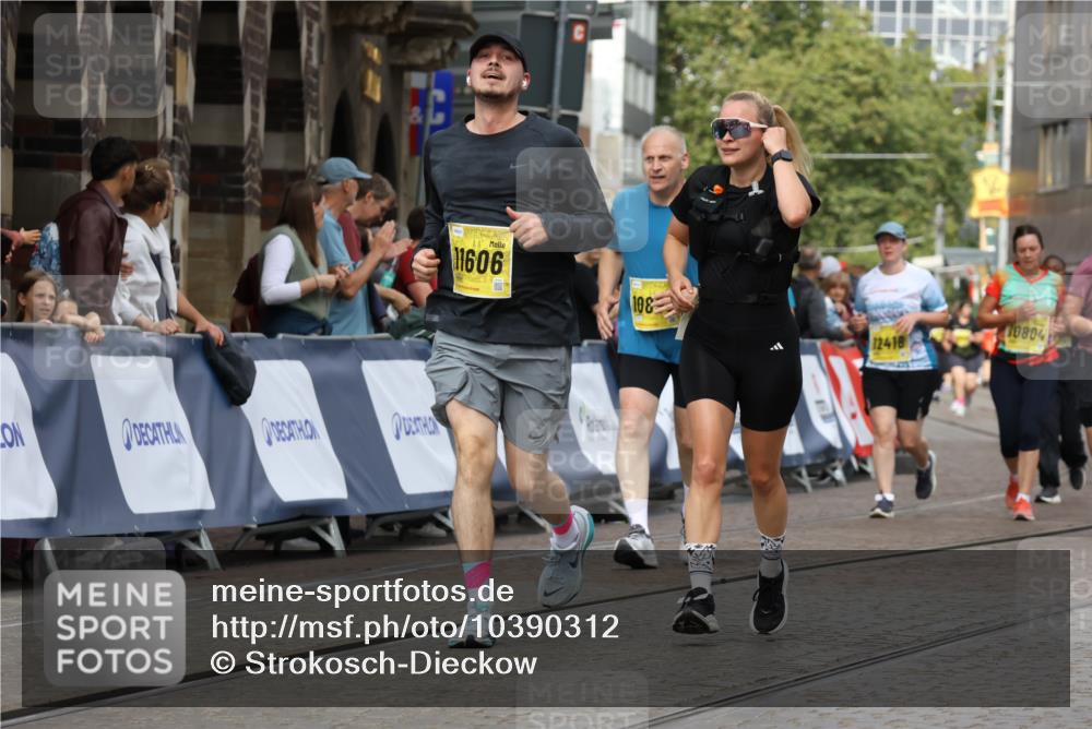13.09.2026 - 21. swb-Marathon Bremen Strokosch-Dieckow http://msf.ph/oto/10390312 13.09.2026 11:13:04 Ziel 10354, 10483, 10743, 10874, 10875, 11090, 11657, 11671, 11832, 12234, 12423, 12497, 11048, 11357, 12393, 12418 meine-sportfotos.de