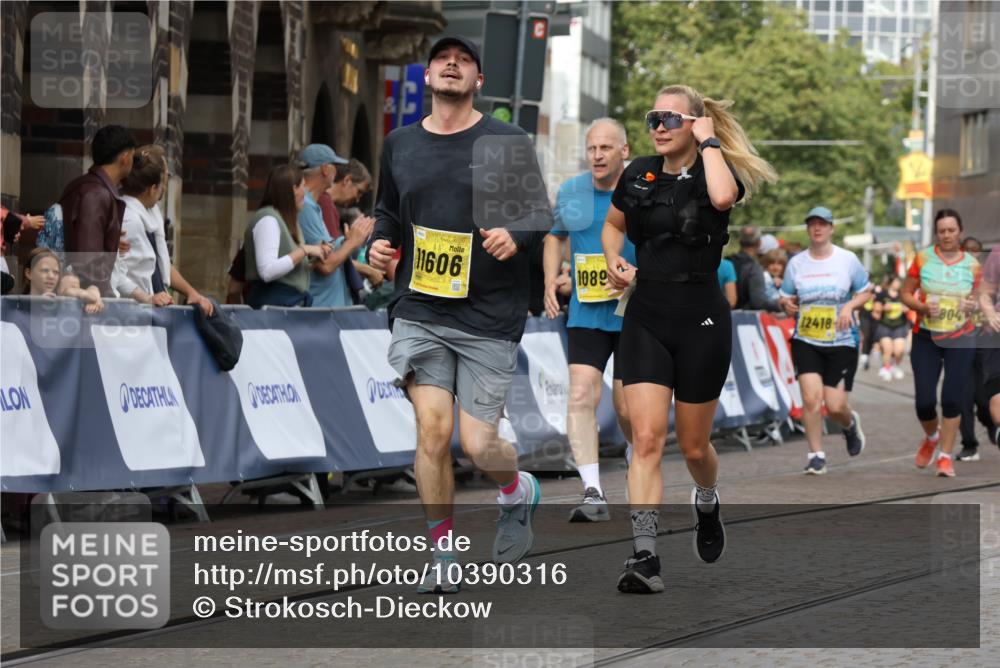 13.09.2026 - 21. swb-Marathon Bremen Strokosch-Dieckow http://msf.ph/oto/10390316 13.09.2026 11:13:04 Ziel 10354, 10483, 10743, 10874, 10875, 11090, 11657, 11671, 11832, 12234, 12423, 12497, 11048, 11357, 12393, 12418 meine-sportfotos.de