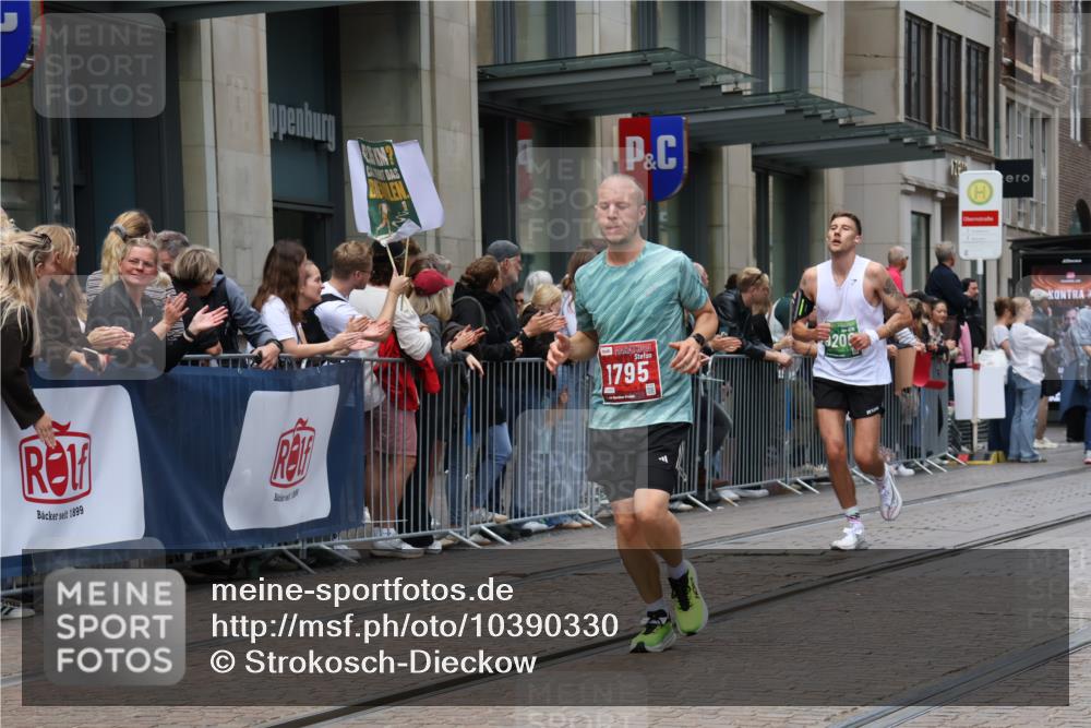 13.09.2026 - 21. swb-Marathon Bremen Strokosch-Dieckow http://msf.ph/oto/10390330 13.09.2026 13:02:48 Ziel 1381, 1862, 7206, 7265, 7478, 8028, 8319, 8325, 8331, 8756, 9200, 1381, 1795, 1850, 3609, 6918, 7841, 13237 meine-sportfotos.de