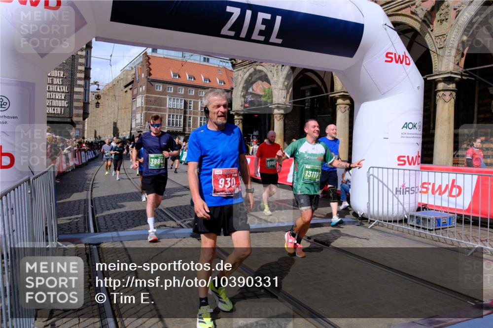 13.09.2026 - 21. swb-Marathon Bremen Tim E. http://msf.ph/oto/10390331 13.09.2026 13:34:28 Ziel 1364, 2355, 2464, 3162, 3632, 3636, 3790, 3984, 4613, 5147, 5265, 5341, 5489, 5768, 6090, 6350, 6405, 6509, 7047, 7113, 7303, 7696, 7897, 7988, 8870, 8910, 9094, 9100, 9402, 9905, 10058, 13118 meine-sportfotos.de