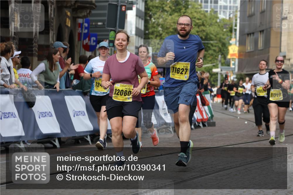 13.09.2026 - 21. swb-Marathon Bremen Strokosch-Dieckow http://msf.ph/oto/10390341 13.09.2026 11:13:08 Ziel 10354, 10483, 10743, 11606, 11657, 11671, 11832, 12050, 12234, 12423, 12497, 11048 meine-sportfotos.de