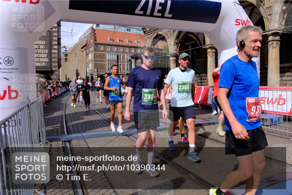 13.09.2026 - 21. swb-Marathon Bremen Tim E. http://msf.ph/oto/10390344 13.09.2026 13:34:30 Ziel 911, 1364, 2355, 2464, 3068, 3162, 3214, 3632, 3636, 3790, 3984, 4112, 5147, 5265, 5341, 5489, 5768, 6090, 6350, 6405, 7113, 7303, 7696, 7897, 7988, 8870, 8910, 9094, 9100, 9402, 9905, 10058, 13118 meine-sportfotos.de
