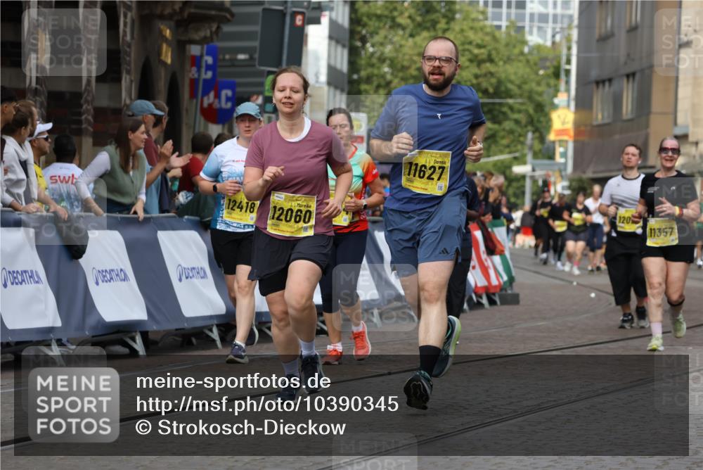13.09.2026 - 21. swb-Marathon Bremen Strokosch-Dieckow http://msf.ph/oto/10390345 13.09.2026 11:13:08 Ziel 10354, 10483, 10743, 11606, 11657, 11671, 11832, 12050, 12234, 12423, 12497, 11048 meine-sportfotos.de