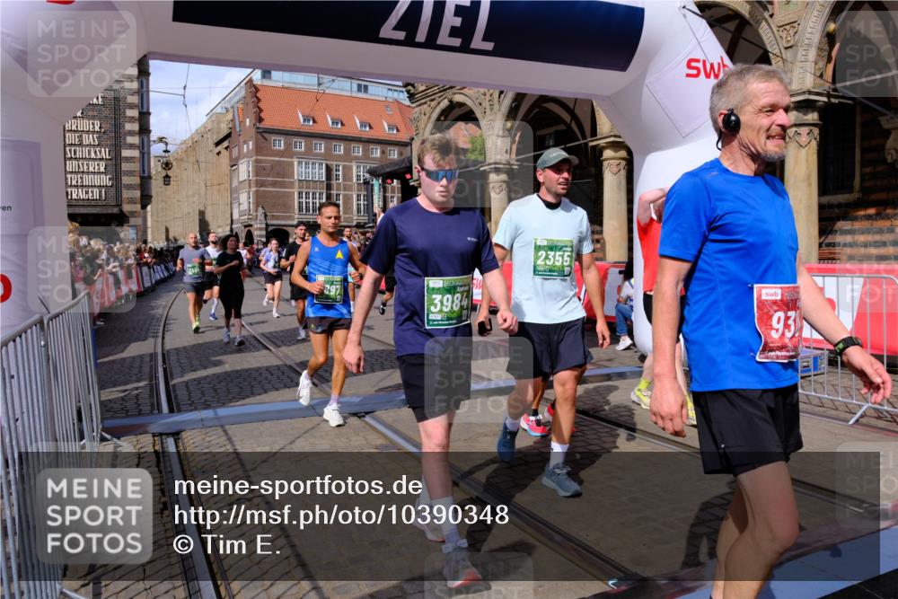13.09.2026 - 21. swb-Marathon Bremen Tim E. http://msf.ph/oto/10390348 13.09.2026 13:34:30 Ziel 911, 1364, 2355, 2464, 3068, 3162, 3214, 3632, 3636, 3790, 3984, 4112, 5147, 5265, 5341, 5489, 5768, 6090, 6350, 6405, 7113, 7303, 7696, 7897, 7988, 8870, 8910, 9094, 9100, 9402, 9905, 10058, 13118 meine-sportfotos.de