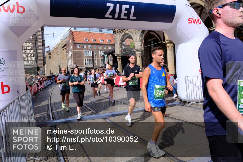 13.09.2026 - 21. swb-Marathon Bremen Tim E. http://msf.ph/oto/10390352 13.09.2026 13:34:32 Ziel 682, 911, 1364, 2355, 2464, 3068, 3162, 3214, 3632, 3636, 3984, 4112, 5147, 5265, 5489, 5768, 6090, 6350, 6405, 7113, 7696, 7897, 7988, 8870, 9094, 9100, 9402, 9453, 9905, 10058, 13118 meine-sportfotos.de