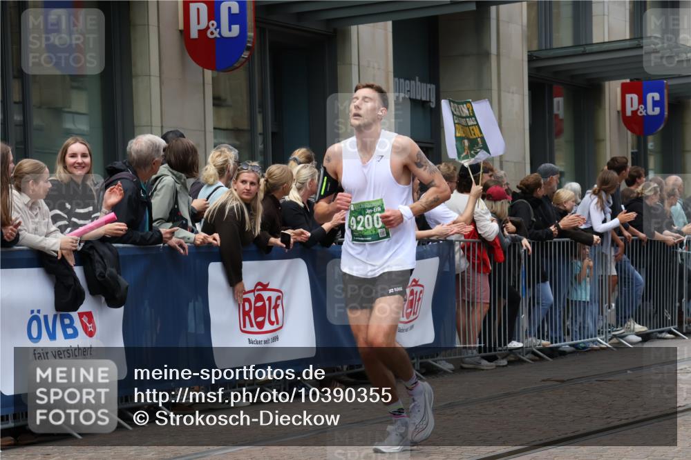 13.09.2026 - 21. swb-Marathon Bremen Strokosch-Dieckow http://msf.ph/oto/10390355 13.09.2026 13:02:50 Ziel 1862, 7206, 7478, 8028, 8319, 8325, 8331, 8756, 9200, 1381, 1795, 1850, 1862, 3609, 6918, 7265, 7841, 13237 meine-sportfotos.de