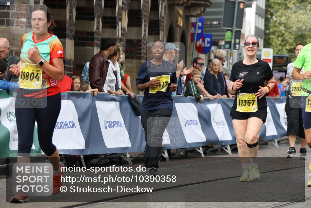 13.09.2026 - 21. swb-Marathon Bremen Strokosch-Dieckow http://msf.ph/oto/10390358 13.09.2026 11:13:12 Ziel 10483, 10893, 11606, 11627, 11657, 11671, 11832, 12050, 12060, 12423, 11670, 12460, 12521 meine-sportfotos.de