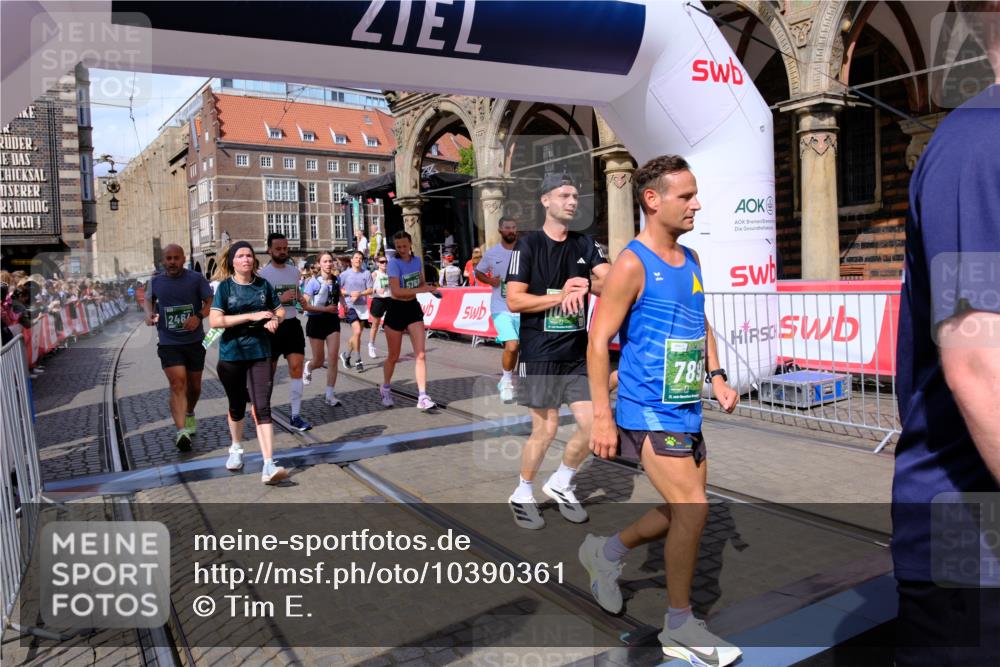 13.09.2026 - 21. swb-Marathon Bremen Tim E. http://msf.ph/oto/10390361 13.09.2026 13:34:32 Ziel 682, 911, 1364, 2355, 2464, 3068, 3162, 3214, 3632, 3636, 3984, 4112, 5147, 5265, 5489, 5768, 6090, 6350, 6405, 7113, 7696, 7897, 7988, 8870, 9094, 9100, 9402, 9453, 9905, 10058, 13118 meine-sportfotos.de