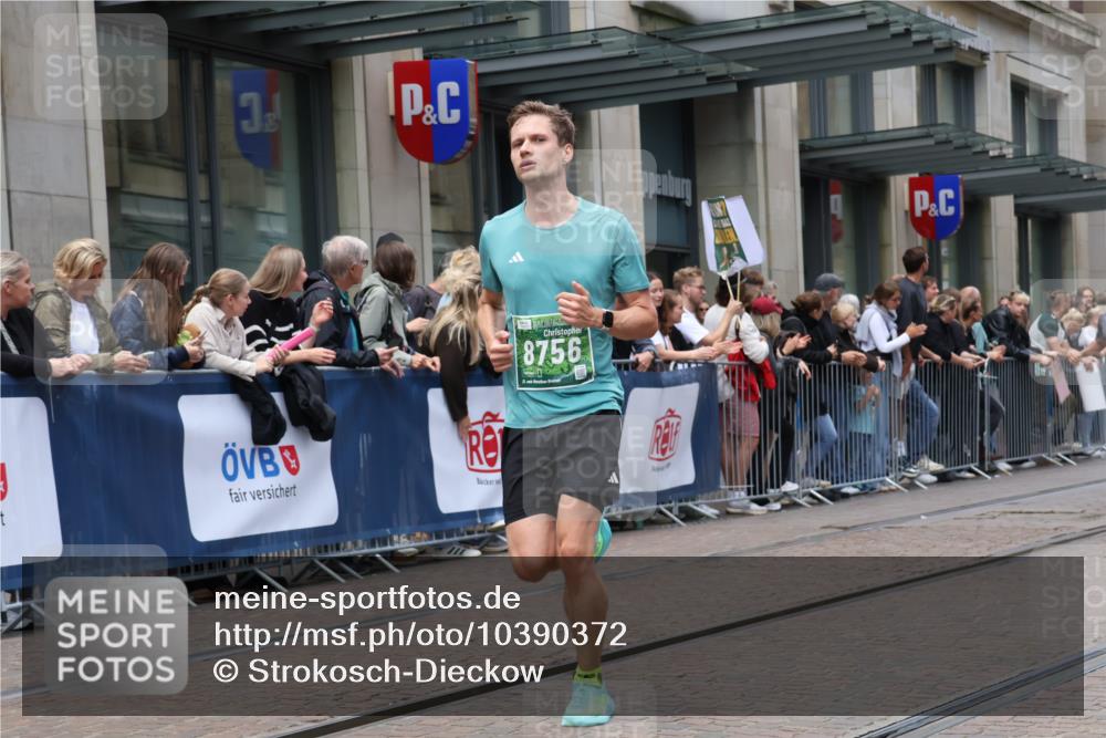 13.09.2026 - 21. swb-Marathon Bremen Strokosch-Dieckow http://msf.ph/oto/10390372 13.09.2026 13:02:51 Ziel 7206, 7478, 8028, 8319, 8325, 8331, 8756, 9200, 1381, 1795, 1850, 1862, 3609, 6918, 7265, 7841, 13237 meine-sportfotos.de