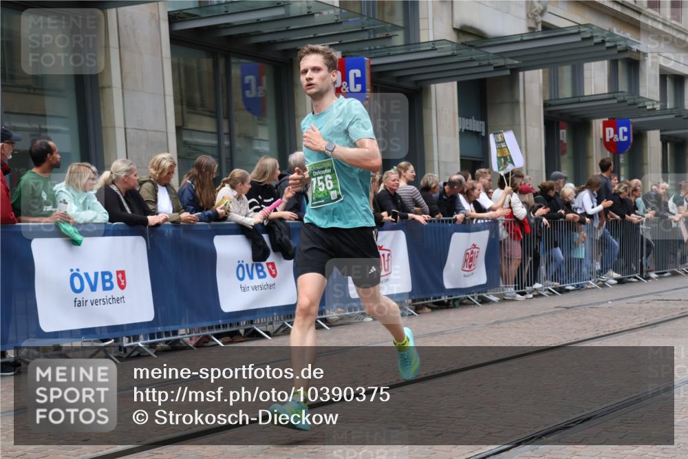 13.09.2026 - 21. swb-Marathon Bremen Strokosch-Dieckow http://msf.ph/oto/10390375 13.09.2026 13:02:52 Ziel 7206, 7478, 8028, 8319, 8325, 8331, 8756, 9200, 1381, 1795, 1850, 1862, 3609, 6918, 7265, 7841, 8319, 8325, 13237 meine-sportfotos.de