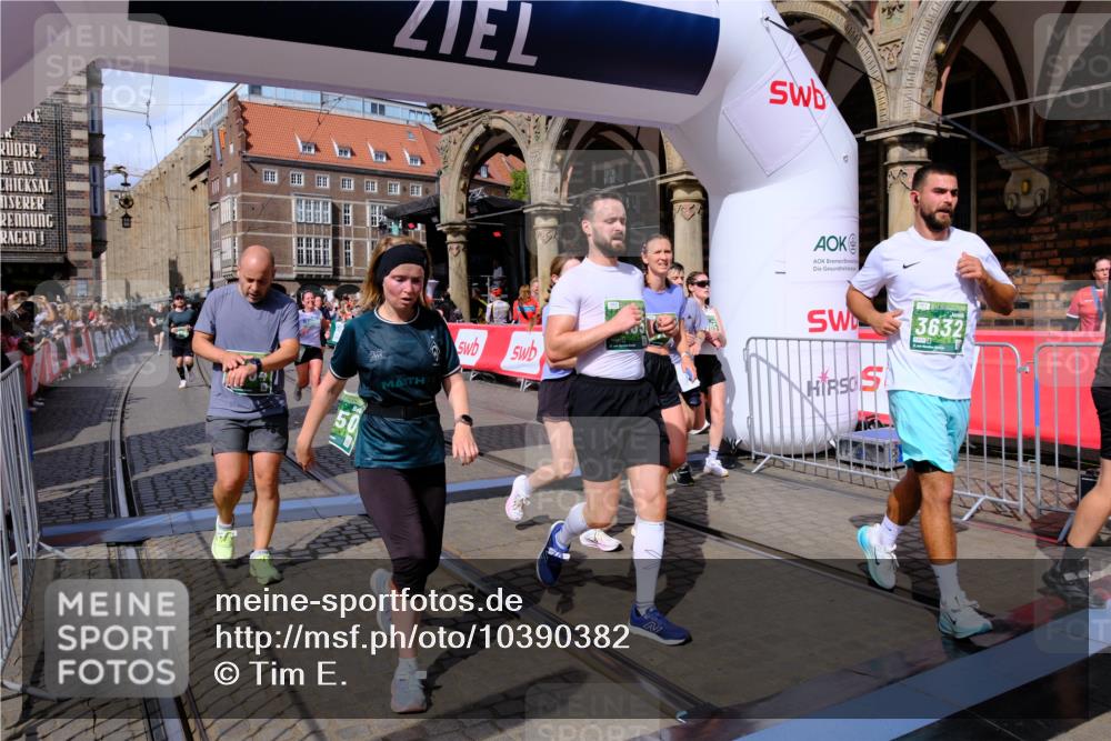 13.09.2026 - 21. swb-Marathon Bremen Tim E. http://msf.ph/oto/10390382 13.09.2026 13:34:33 Ziel 682, 911, 1364, 2355, 2464, 3068, 3162, 3214, 3632, 3636, 3984, 4112, 5147, 5265, 5489, 5768, 5852, 6090, 6350, 6405, 7113, 7696, 7746, 7897, 7988, 8870, 9094, 9100, 9402, 9453, 9802, 9905, 10058, 13118 meine-sportfotos.de