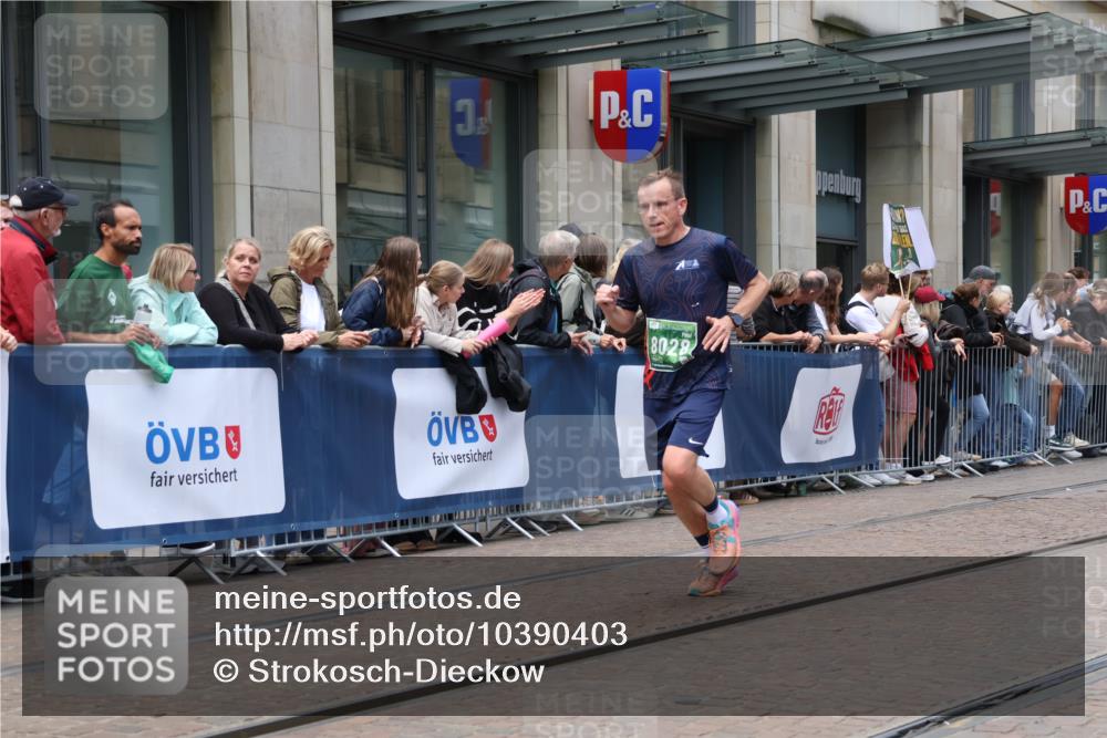 13.09.2026 - 21. swb-Marathon Bremen Strokosch-Dieckow http://msf.ph/oto/10390403 13.09.2026 13:02:57 Ziel 1372, 7206, 7478, 7715, 8028, 8756, 9200, 1381, 1795, 1850, 1862, 6918, 7265, 8319, 8325, 8331, 13237 meine-sportfotos.de