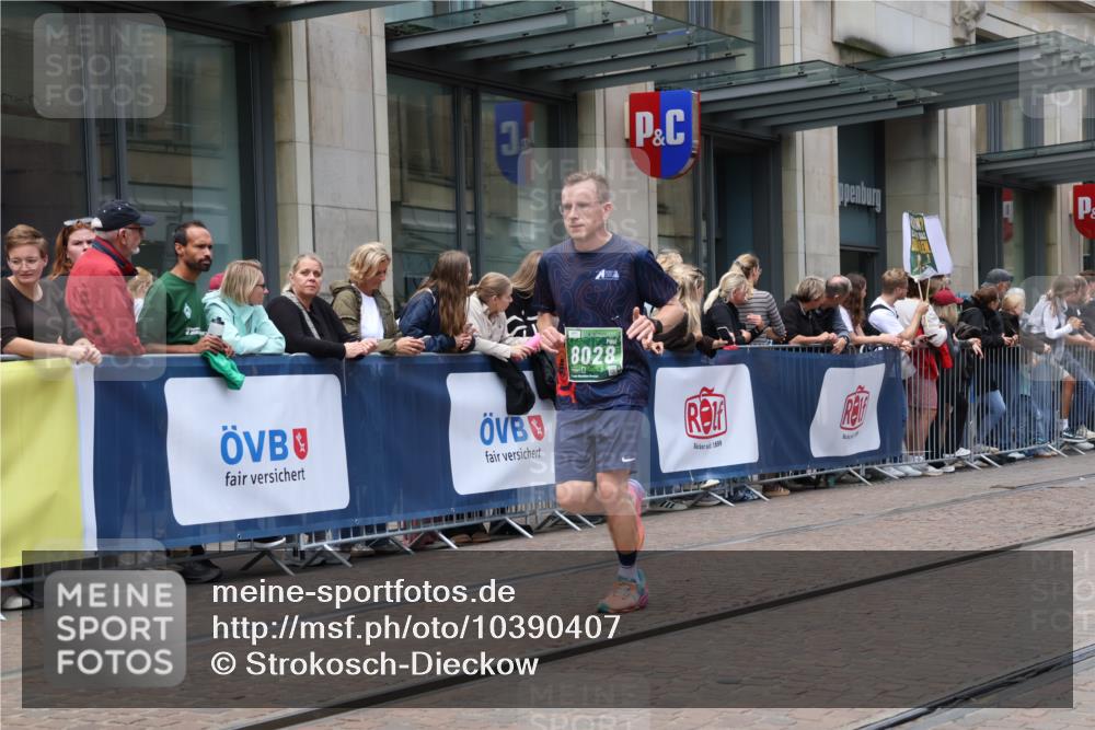 13.09.2026 - 21. swb-Marathon Bremen Strokosch-Dieckow http://msf.ph/oto/10390407 13.09.2026 13:02:57 Ziel 1372, 7206, 7478, 7715, 8028, 8756, 9200, 1381, 1795, 1850, 1862, 6918, 7265, 8319, 8325, 8331, 13237 meine-sportfotos.de