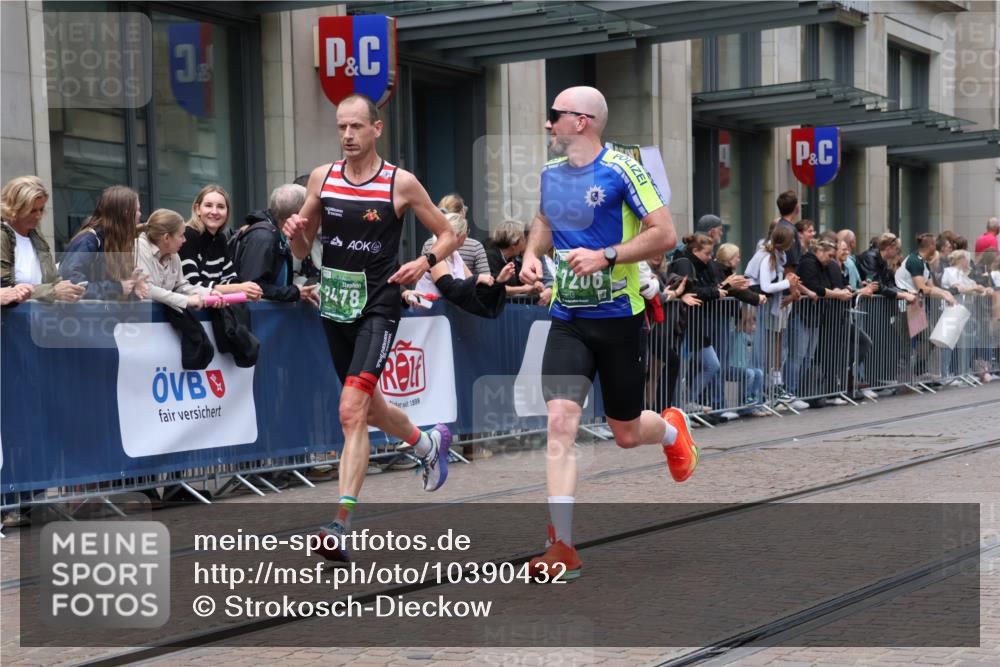 13.09.2026 - 21. swb-Marathon Bremen Strokosch-Dieckow http://msf.ph/oto/10390432 13.09.2026 13:03:03 Ziel 1372, 1950, 7206, 7478, 7715, 8028, 1381, 1850, 1862, 6918, 7265, 8319, 8325, 8331, 8756, 9200 meine-sportfotos.de