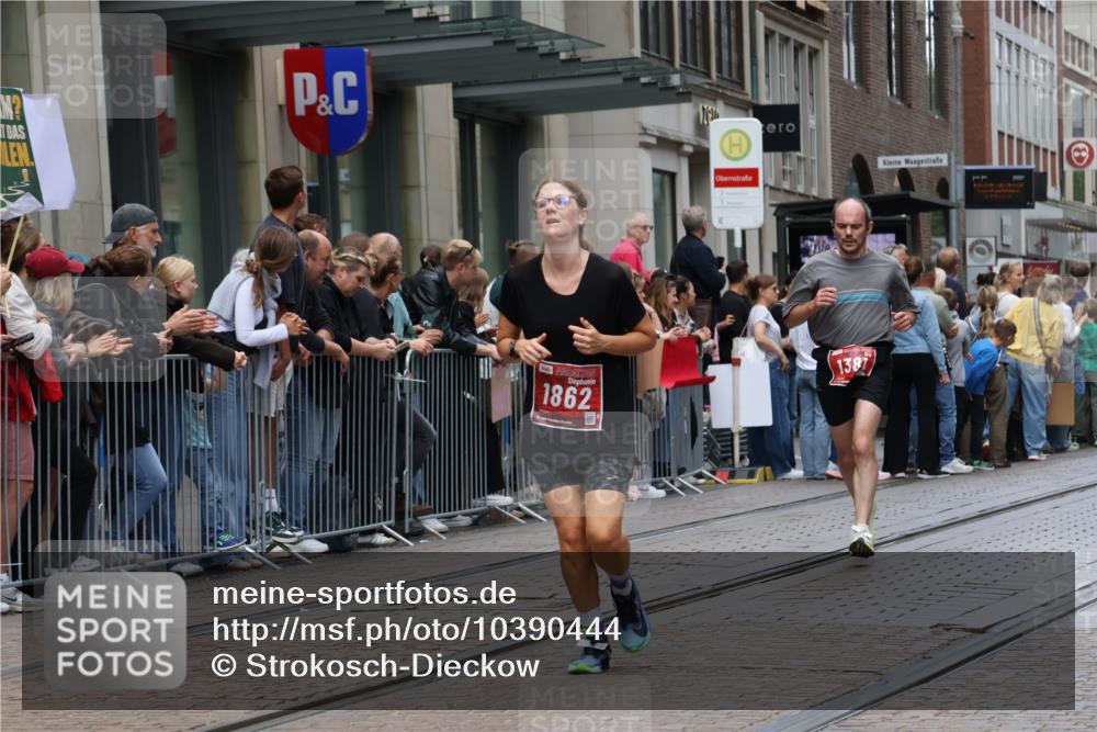 13.09.2026 - 21. swb-Marathon Bremen Strokosch-Dieckow http://msf.ph/oto/10390444 13.09.2026 13:03:06 Ziel 1372, 1950, 3092, 7206, 7478, 7715, 8028, 1381, 1862, 6918, 7265, 8319, 8325, 8331, 8756, 9200 meine-sportfotos.de
