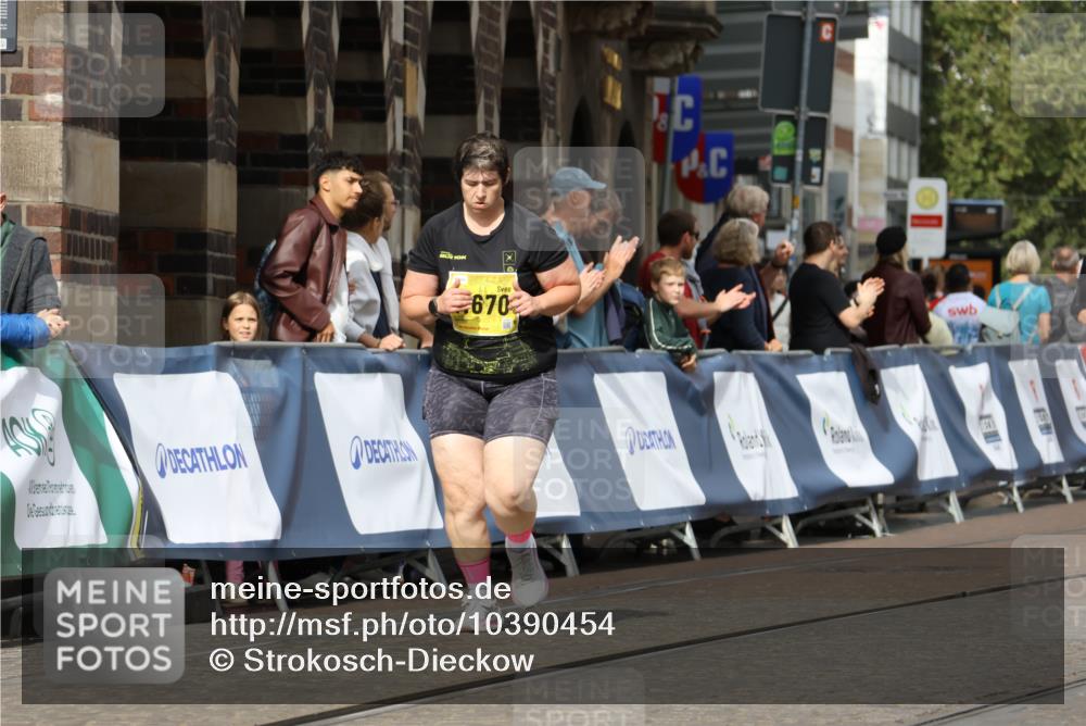 13.09.2026 - 21. swb-Marathon Bremen Strokosch-Dieckow http://msf.ph/oto/10390454 13.09.2026 11:13:31 Ziel 10804, 10893, 11048, 11357, 11627, 12060, 12393, 12418, 10766, 10889, 11084, 11954, 11999, 12010, 12280 meine-sportfotos.de