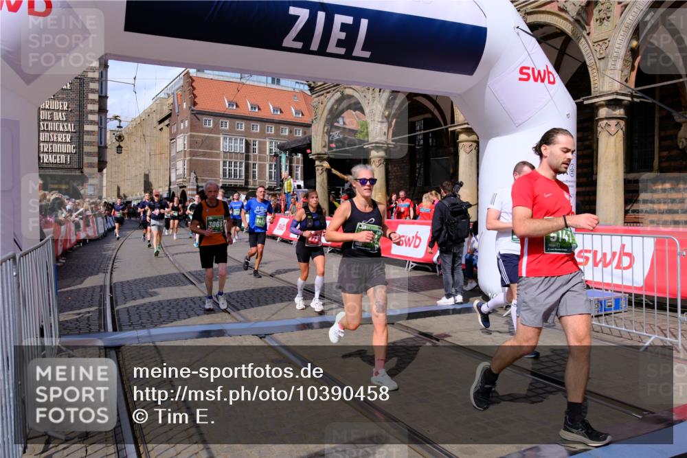 13.09.2026 - 21. swb-Marathon Bremen Tim E. http://msf.ph/oto/10390458 13.09.2026 13:34:42 Ziel 682, 784, 809, 911, 1307, 1871, 2215, 3029, 3068, 3214, 3318, 3409, 3636, 3890, 4112, 4616, 5147, 5488, 5566, 5852, 6255, 7168, 7696, 7746, 7962, 8381, 8870, 9094, 9100, 9402, 9453, 9802, 13112 meine-sportfotos.de