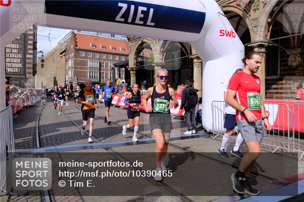 13.09.2026 - 21. swb-Marathon Bremen Tim E. http://msf.ph/oto/10390465 13.09.2026 13:34:43 Ziel 682, 784, 809, 911, 1307, 1871, 2215, 3029, 3068, 3214, 3318, 3409, 3636, 3890, 4112, 4616, 5147, 5488, 5566, 5852, 6255, 7168, 7696, 7746, 7962, 8381, 9094, 9100, 9402, 9453, 9751, 9802, 13112 meine-sportfotos.de