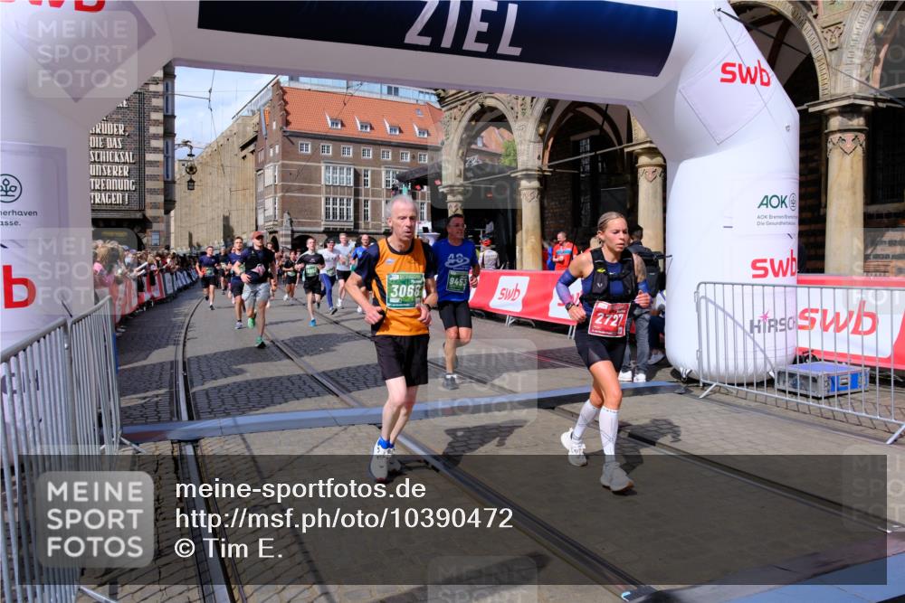 13.09.2026 - 21. swb-Marathon Bremen Tim E. http://msf.ph/oto/10390472 13.09.2026 13:34:44 Ziel 682, 784, 809, 911, 1307, 1871, 2215, 3029, 3068, 3214, 3318, 3409, 3636, 3890, 4112, 4537, 4616, 5147, 5488, 5566, 5852, 6255, 7168, 7696, 7746, 7962, 8381, 9094, 9100, 9402, 9453, 9751, 9802, 13112 meine-sportfotos.de