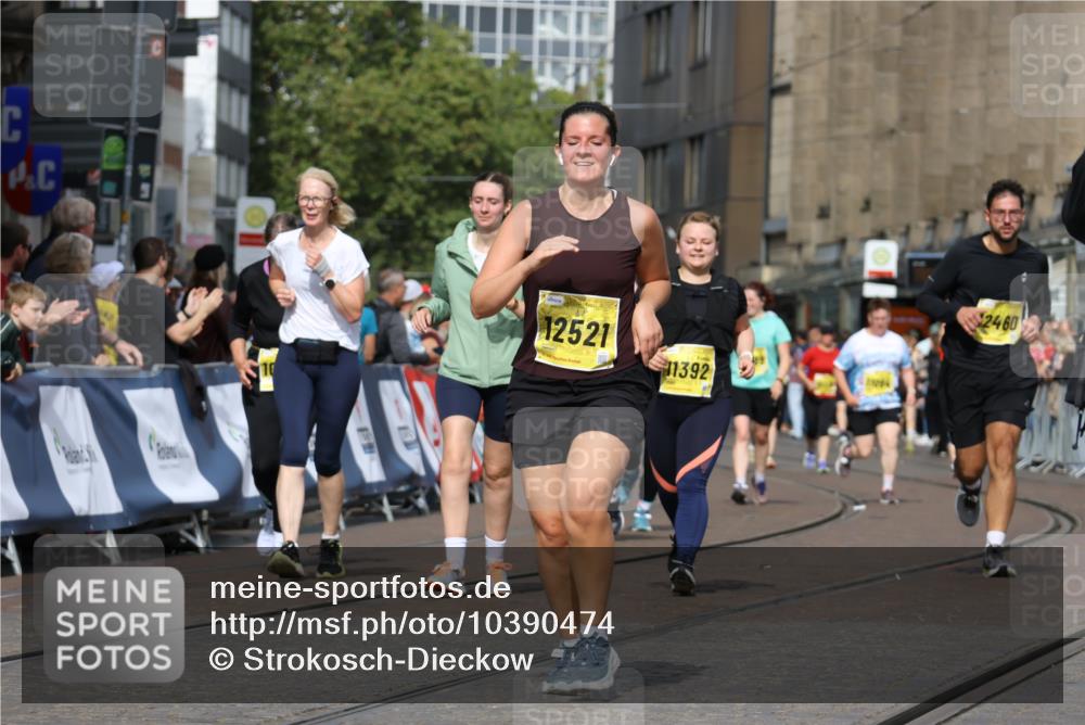13.09.2026 - 21. swb-Marathon Bremen Strokosch-Dieckow http://msf.ph/oto/10390474 13.09.2026 11:13:32 Ziel 10804, 11048, 11357, 12393, 12418, 10330, 10766, 10889, 11078, 11084, 11999, 12010 meine-sportfotos.de