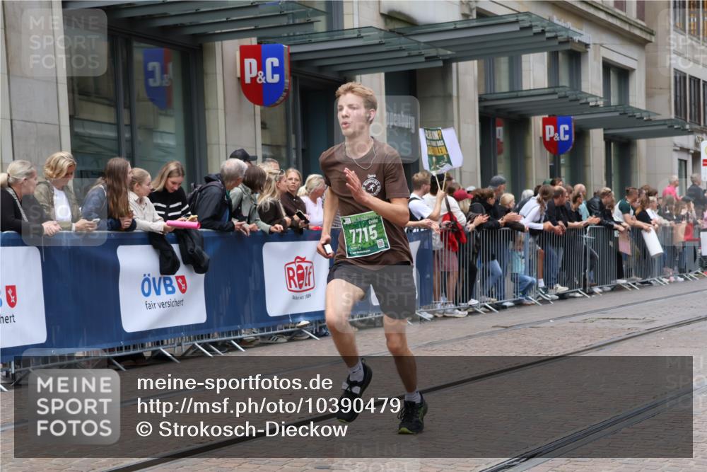 13.09.2026 - 21. swb-Marathon Bremen Strokosch-Dieckow http://msf.ph/oto/10390479 13.09.2026 13:03:18 Ziel 1090, 1372, 1587, 1950, 3092, 5024, 5143, 5719, 6973, 7715, 7206, 7478, 8028, 8331, 8756, 9200 meine-sportfotos.de