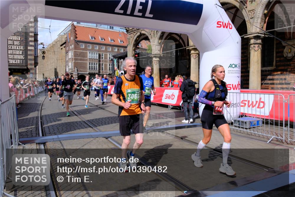 13.09.2026 - 21. swb-Marathon Bremen Tim E. http://msf.ph/oto/10390482 13.09.2026 13:34:44 Ziel 682, 784, 809, 911, 1307, 1871, 2215, 3029, 3068, 3214, 3318, 3409, 3636, 3890, 4112, 4537, 4616, 5147, 5488, 5566, 5852, 6255, 7168, 7696, 7746, 7962, 8381, 9094, 9100, 9402, 9453, 9751, 9802, 13112 meine-sportfotos.de
