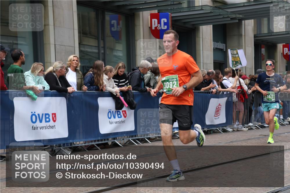 13.09.2026 - 21. swb-Marathon Bremen Strokosch-Dieckow http://msf.ph/oto/10390494 13.09.2026 13:03:21 Ziel 1090, 1372, 1587, 1950, 3092, 5024, 5143, 5719, 6973, 7715, 8096, 1372, 7206, 7478, 8028, 8756, 9200 meine-sportfotos.de