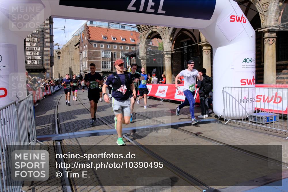 13.09.2026 - 21. swb-Marathon Bremen Tim E. http://msf.ph/oto/10390495 13.09.2026 13:34:45 Ziel 682, 784, 809, 911, 1307, 1871, 2215, 3029, 3068, 3214, 3318, 3409, 3636, 3890, 4112, 4537, 4616, 5147, 5488, 5566, 5852, 6255, 7168, 7696, 7746, 7962, 8381, 8453, 9094, 9402, 9453, 9751, 9802, 13112 meine-sportfotos.de
