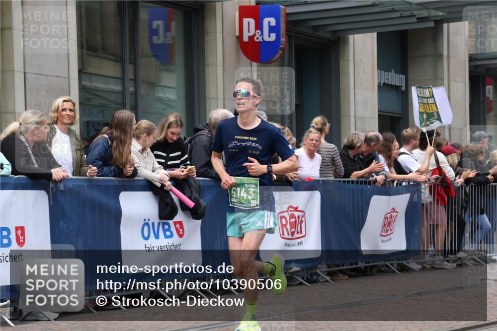 13.09.2026 - 21. swb-Marathon Bremen Strokosch-Dieckow http://msf.ph/oto/10390506 13.09.2026 13:03:23 Ziel 1090, 1587, 1950, 2889, 3092, 5024, 5143, 5719, 6973, 8096, 1372, 7206, 7478, 7715, 8028, 8756, 9200 meine-sportfotos.de