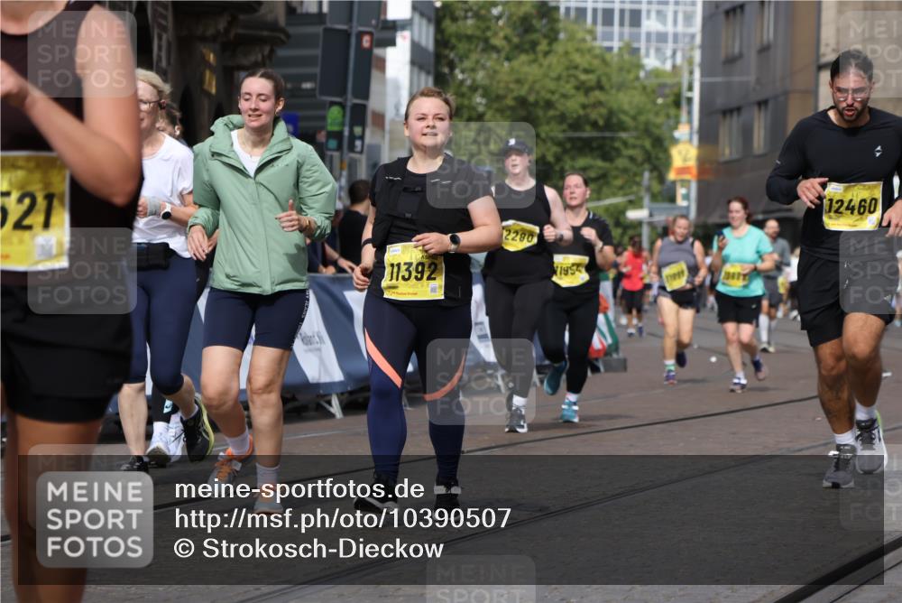 13.09.2026 - 21. swb-Marathon Bremen Strokosch-Dieckow http://msf.ph/oto/10390507 13.09.2026 11:13:36 Ziel 11048, 11357, 11670, 12393, 12418, 12521, 10330, 10766, 11078, 11999, 12010 meine-sportfotos.de
