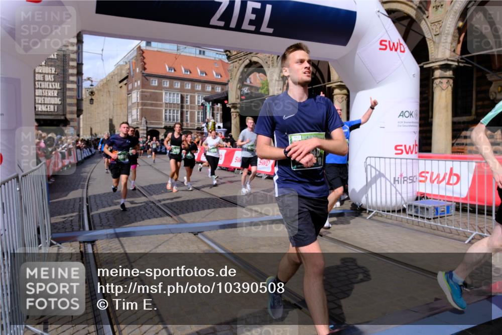 13.09.2026 - 21. swb-Marathon Bremen Tim E. http://msf.ph/oto/10390508 13.09.2026 13:34:47 Ziel 682, 784, 809, 911, 1307, 1395, 1871, 2215, 2831, 3029, 3052, 3058, 3068, 3214, 3318, 3388, 3409, 3636, 3890, 4112, 4537, 4616, 5147, 5488, 5566, 5694, 5760, 5852, 6255, 7168, 7746, 7833, 7962, 8381, 8453, 9453, 9751, 9802, 13112 meine-sportfotos.de