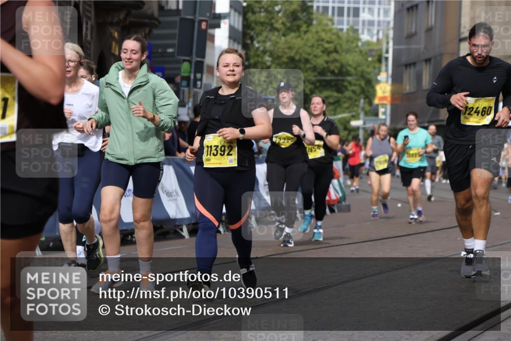 13.09.2026 - 21. swb-Marathon Bremen Strokosch-Dieckow http://msf.ph/oto/10390511 13.09.2026 11:13:36 Ziel 11048, 11357, 11670, 12393, 12418, 12521, 10330, 10766, 11078, 11999, 12010 meine-sportfotos.de