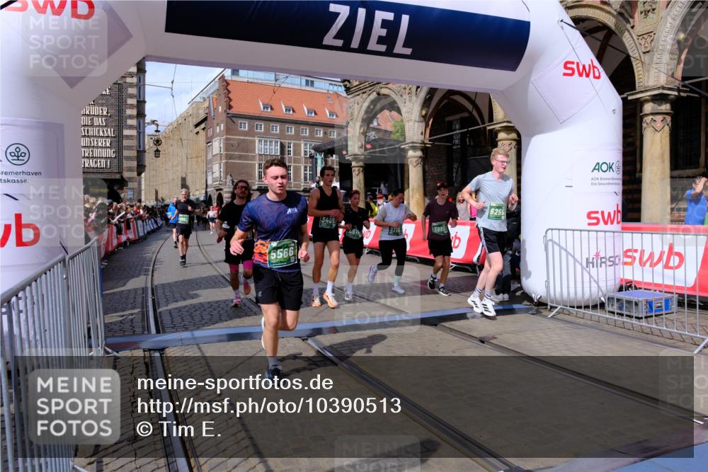 13.09.2026 - 21. swb-Marathon Bremen Tim E. http://msf.ph/oto/10390513 13.09.2026 13:34:48 Ziel 682, 784, 809, 911, 1307, 1395, 1871, 2215, 2831, 3029, 3052, 3058, 3068, 3214, 3318, 3388, 3409, 3890, 4112, 4537, 4616, 5378, 5488, 5566, 5694, 5760, 5852, 6255, 7168, 7746, 7833, 7962, 8381, 8453, 9453, 9751, 9788, 9802, 13112 meine-sportfotos.de