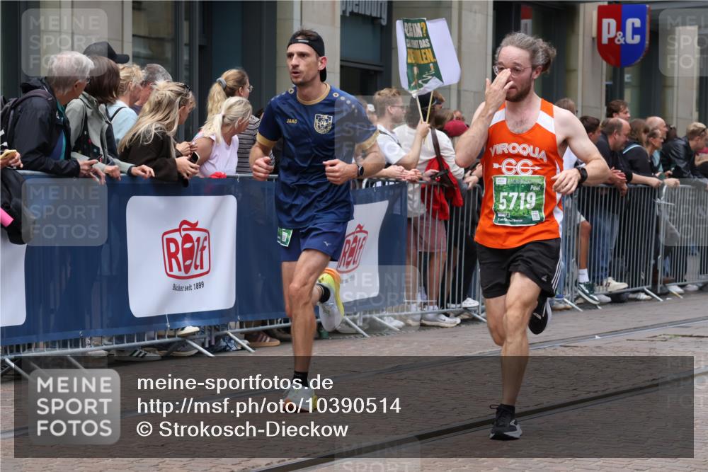 13.09.2026 - 21. swb-Marathon Bremen Strokosch-Dieckow http://msf.ph/oto/10390514 13.09.2026 13:03:24 Ziel 1090, 1587, 1950, 2889, 3092, 5024, 5143, 5719, 6973, 8096, 9642, 1372, 7206, 7478, 7715, 8028, 8756, 9200 meine-sportfotos.de