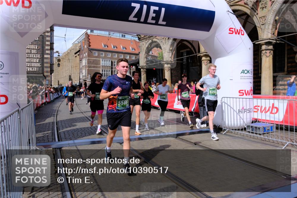 13.09.2026 - 21. swb-Marathon Bremen Tim E. http://msf.ph/oto/10390517 13.09.2026 13:34:48 Ziel 682, 784, 809, 911, 1307, 1395, 1871, 2215, 2831, 3029, 3052, 3058, 3068, 3214, 3318, 3388, 3409, 3890, 4112, 4537, 4616, 5378, 5488, 5566, 5694, 5760, 5852, 6255, 7168, 7746, 7833, 7962, 8381, 8453, 9453, 9751, 9788, 9802, 13112 meine-sportfotos.de