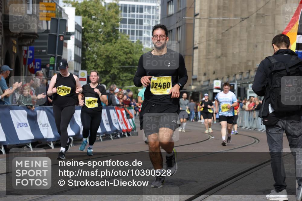 13.09.2026 - 21. swb-Marathon Bremen Strokosch-Dieckow http://msf.ph/oto/10390528 13.09.2026 11:13:37 Ziel 11048, 11670, 12521, 10330, 10766, 11078, 11999, 12010 meine-sportfotos.de