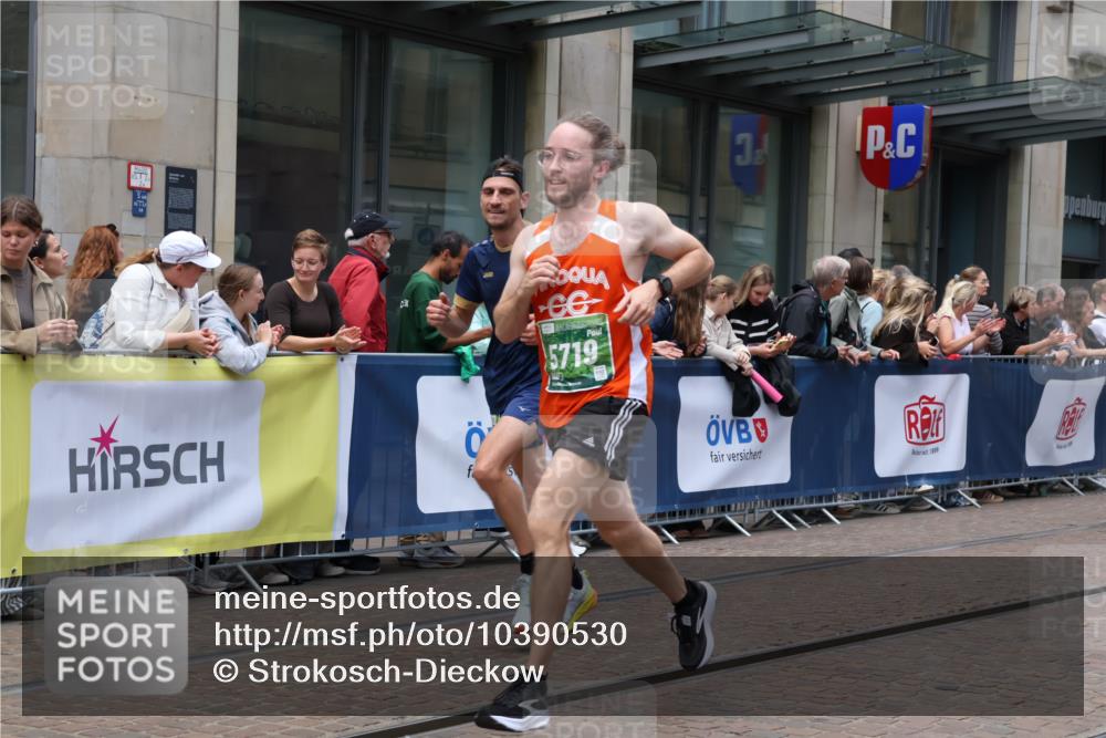 13.09.2026 - 21. swb-Marathon Bremen Strokosch-Dieckow http://msf.ph/oto/10390530 13.09.2026 13:03:25 Ziel 1090, 1587, 1950, 2889, 3092, 5024, 5143, 5719, 6973, 8096, 9642, 1372, 1950, 7206, 7478, 7715, 8028, 8756, 9200 meine-sportfotos.de