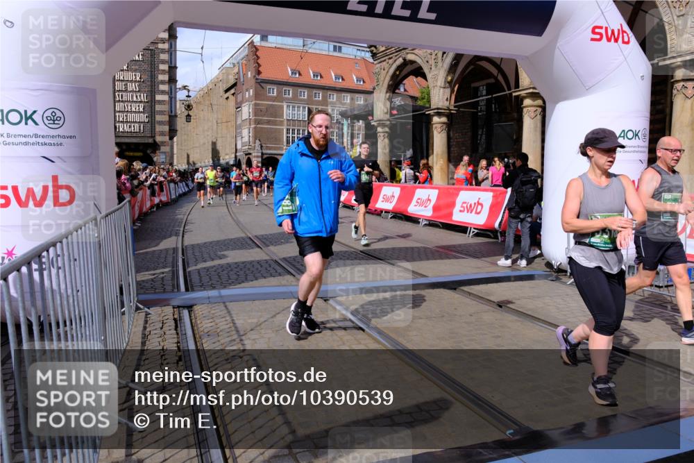 13.09.2026 - 21. swb-Marathon Bremen Tim E. http://msf.ph/oto/10390539 13.09.2026 13:34:53 Ziel 784, 809, 1307, 1395, 1871, 1967, 2215, 2831, 3029, 3052, 3058, 3318, 3388, 3409, 3765, 3842, 3890, 4537, 4616, 5378, 5488, 5566, 5694, 5760, 5852, 6128, 6168, 6244, 6255, 7168, 7746, 7833, 7962, 8182, 8381, 8453, 8493, 8552, 8683, 9751, 9788, 9802, 13112 meine-sportfotos.de