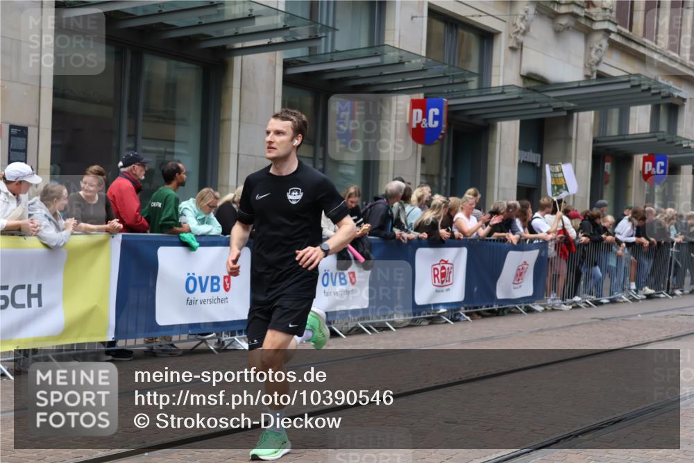 13.09.2026 - 21. swb-Marathon Bremen Strokosch-Dieckow http://msf.ph/oto/10390546 13.09.2026 13:03:28 Ziel 895, 1090, 1587, 2889, 3092, 3500, 4236, 5024, 5143, 5719, 6973, 8096, 9642, 1372, 1950, 7206, 7478, 7715, 8028 meine-sportfotos.de