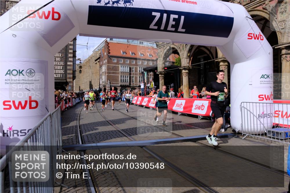 13.09.2026 - 21. swb-Marathon Bremen Tim E. http://msf.ph/oto/10390548 13.09.2026 13:34:55 Ziel 784, 809, 1395, 1871, 1967, 2215, 2831, 3029, 3052, 3058, 3318, 3380, 3388, 3409, 3765, 3842, 3890, 4537, 4616, 5378, 5488, 5566, 5694, 5760, 6128, 6168, 6244, 6255, 7168, 7833, 7962, 8182, 8381, 8453, 8493, 8552, 8683, 9751, 9788 meine-sportfotos.de