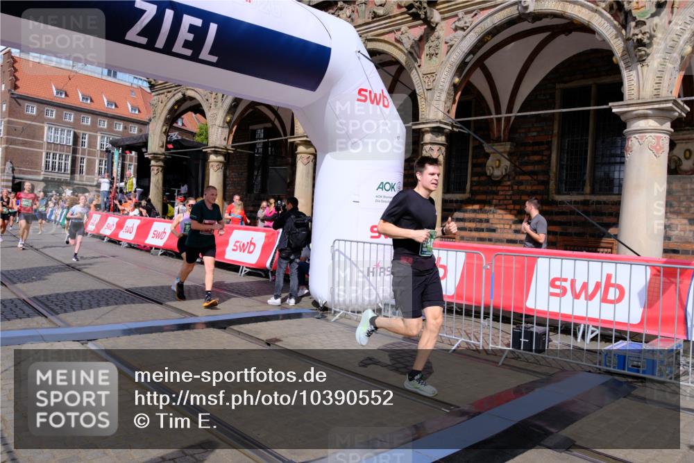 13.09.2026 - 21. swb-Marathon Bremen Tim E. http://msf.ph/oto/10390552 13.09.2026 13:34:55 Ziel 784, 809, 1395, 1871, 1967, 2215, 2831, 3029, 3052, 3058, 3318, 3380, 3388, 3409, 3765, 3842, 3890, 4537, 4616, 5378, 5488, 5566, 5694, 5760, 6128, 6168, 6244, 6255, 7168, 7833, 7962, 8182, 8381, 8453, 8493, 8552, 8683, 9751, 9788 meine-sportfotos.de