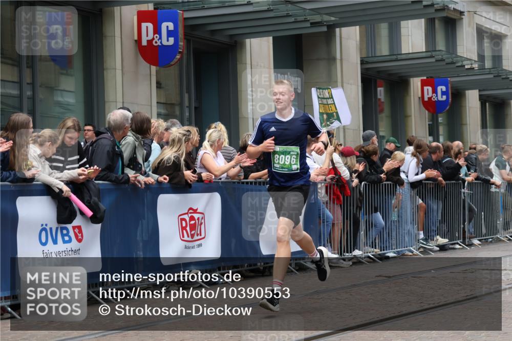 13.09.2026 - 21. swb-Marathon Bremen Strokosch-Dieckow http://msf.ph/oto/10390553 13.09.2026 13:03:34 Ziel 895, 1090, 1587, 2094, 2889, 3500, 4236, 5143, 6973, 8096, 9061, 9129, 9642, 1090, 1372, 1950, 3092, 5024, 5719, 7206, 7478, 7715, 8028 meine-sportfotos.de