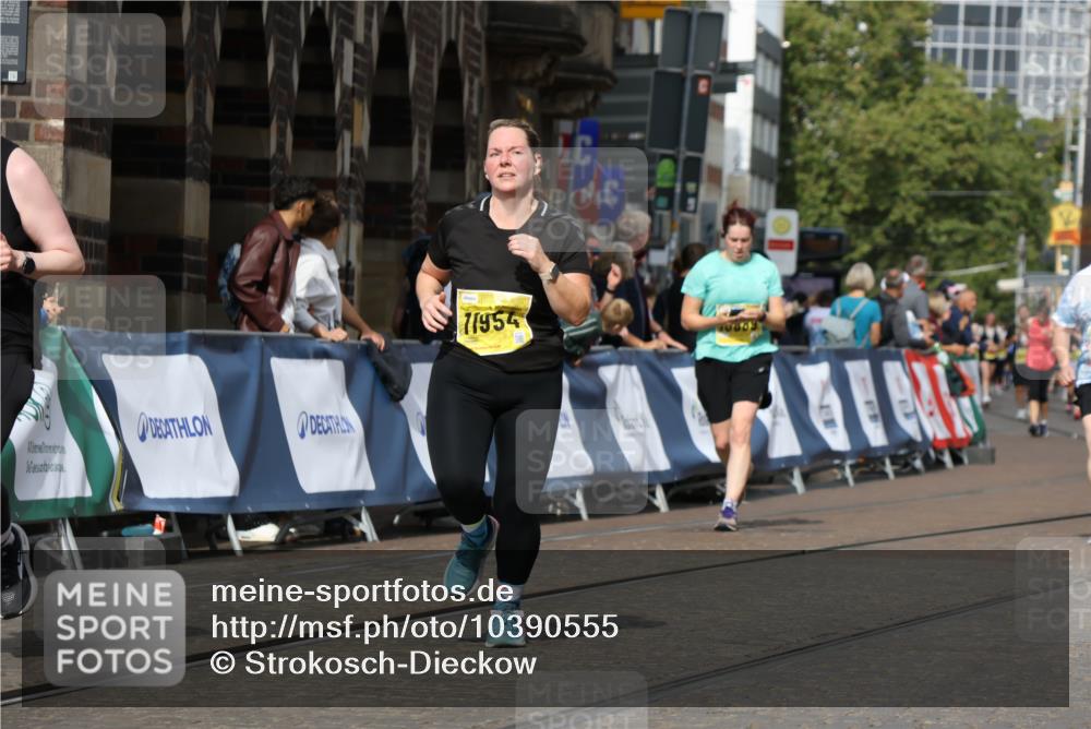13.09.2026 - 21. swb-Marathon Bremen Strokosch-Dieckow http://msf.ph/oto/10390555 13.09.2026 11:13:41 Ziel 10484, 10883, 11048, 11392, 11670, 12460, 12521, 10330, 10766, 11078, 12010 meine-sportfotos.de