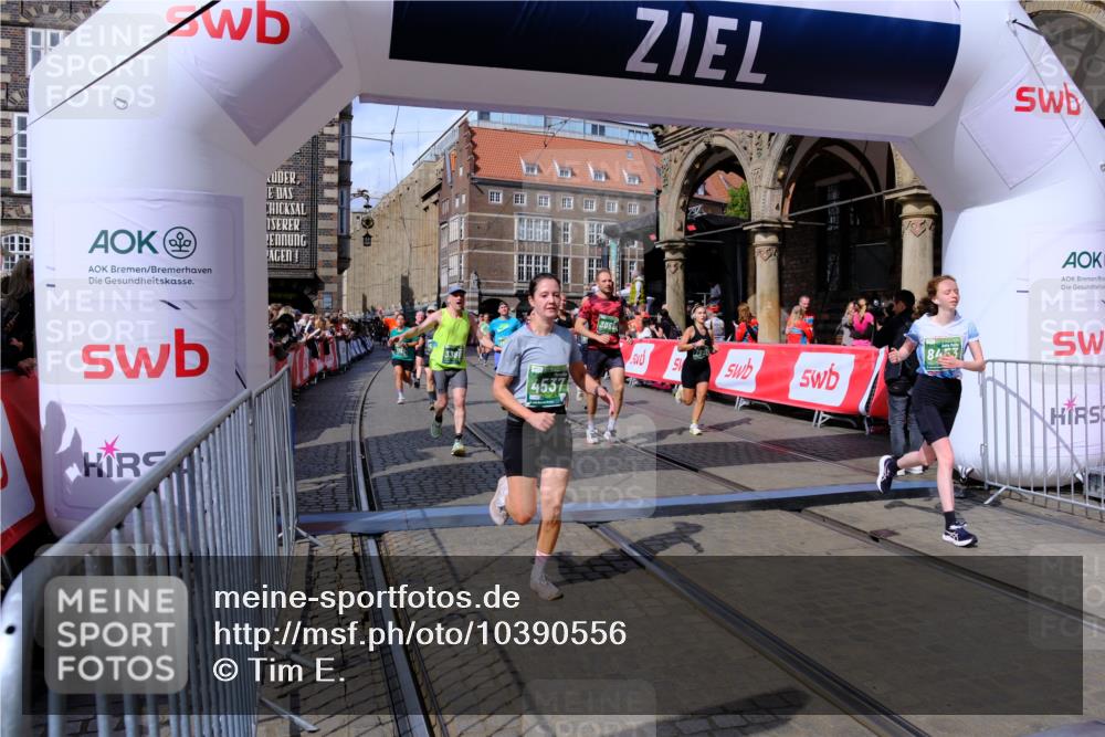 13.09.2026 - 21. swb-Marathon Bremen Tim E. http://msf.ph/oto/10390556 13.09.2026 13:34:58 Ziel 784, 809, 1210, 1395, 1871, 1967, 2525, 2561, 2831, 3052, 3058, 3318, 3353, 3380, 3388, 3409, 3765, 3842, 4537, 5378, 5488, 5694, 5760, 6128, 6168, 6244, 7168, 7443, 7833, 8182, 8381, 8453, 8493, 8552, 8683, 9038, 9751, 9788, 9820 meine-sportfotos.de