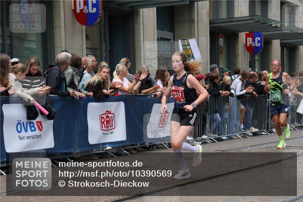 13.09.2026 - 21. swb-Marathon Bremen Strokosch-Dieckow http://msf.ph/oto/10390569 13.09.2026 13:03:36 Ziel 895, 1587, 2094, 2889, 3500, 4236, 5143, 6973, 8096, 9061, 9129, 9544, 9642, 1090, 1372, 1950, 3092, 5024, 5143, 5719, 6973, 7206, 7478, 7715 meine-sportfotos.de